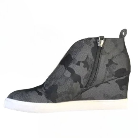 Linea Paolo Felicia Dark Gray & Black Camo Low Wedge Ankle Bootie, Size … - Picture 4 of 11